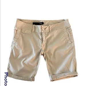 Union brand Bermuda shorts. Khaki color. Size 31